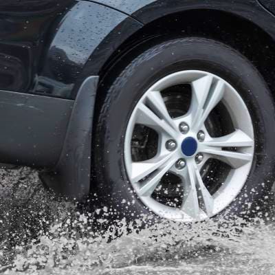 Aquaplaning : c'est quoi et que faire ?