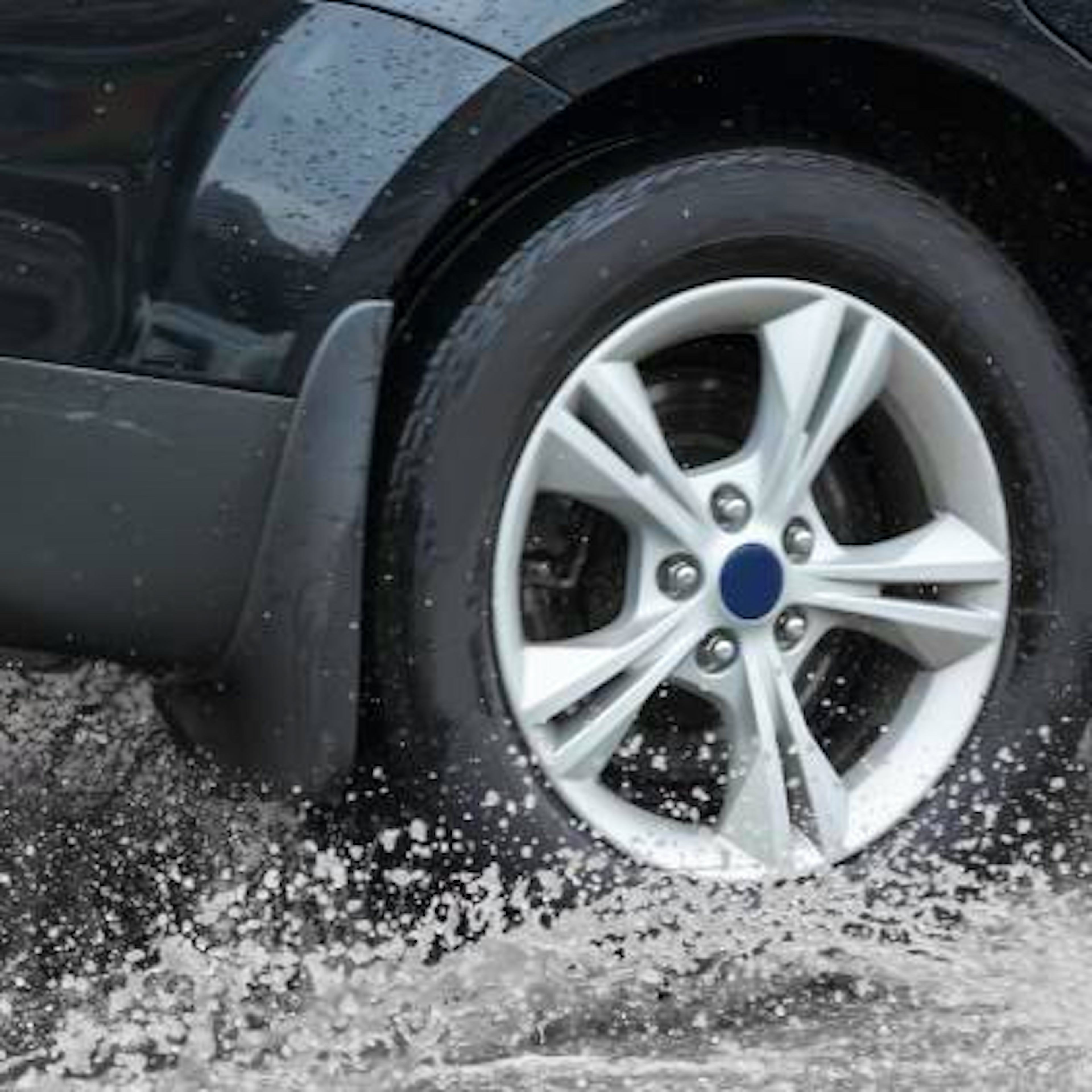 Aquaplaning : c'est quoi et que faire ?