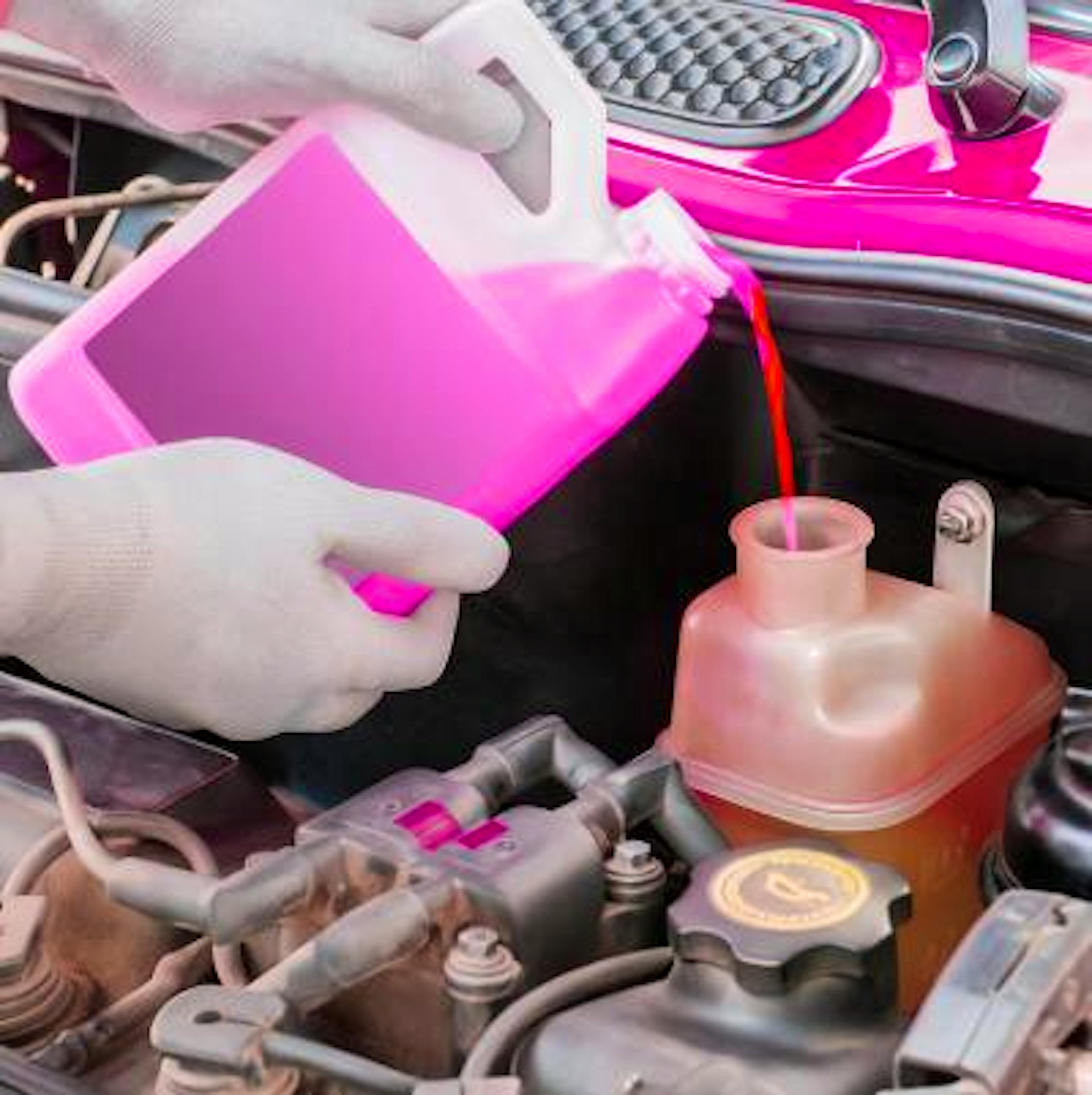 Liquide de refroidissement rose : peut-on le mélanger ?