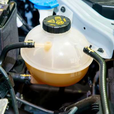Liquide de refroidissement marron : quelles sont les causes ?