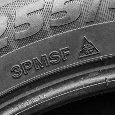 Pneu 3PMSF : c'est quoi et quel prix ?