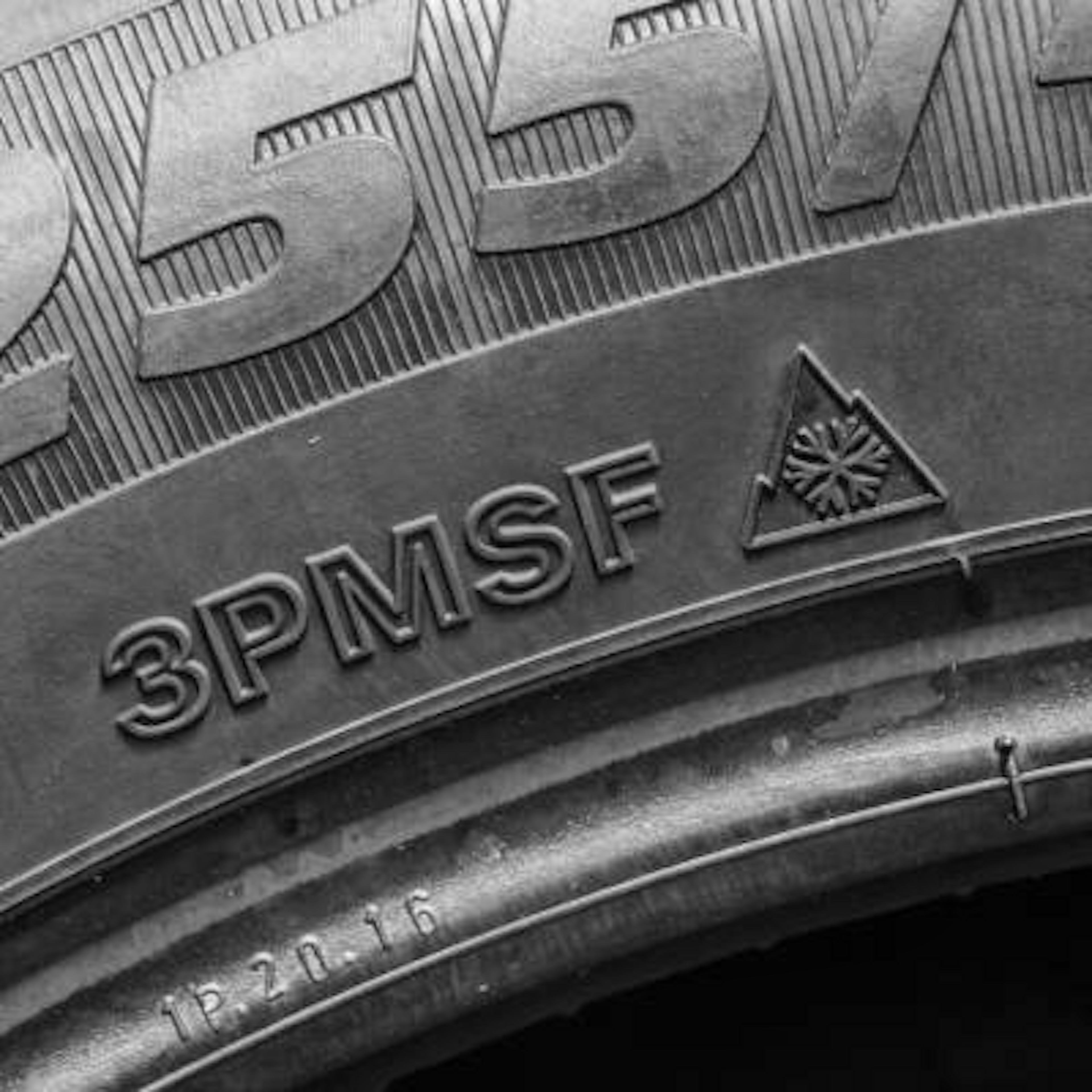 Pneu 3PMSF : c'est quoi et quel prix ?