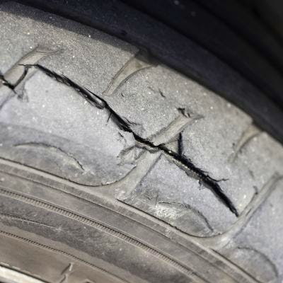 Pneu abimé : pourquoi et que faire ?