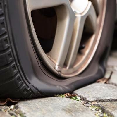 Pneu crevé : que faire ?