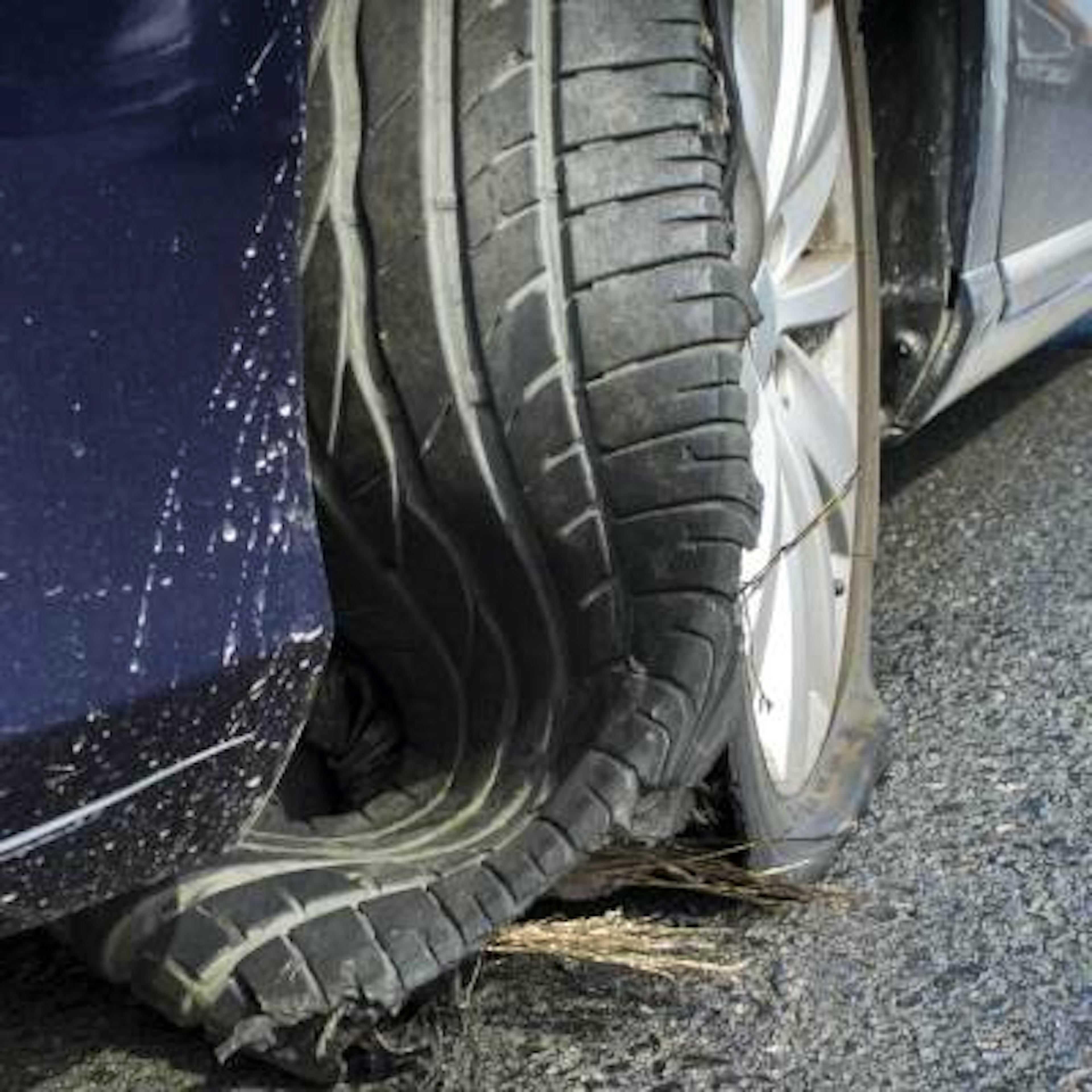 Pneu éclaté : pourquoi et que faire ?