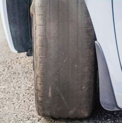 Pneu lisse : quelles sanctions et quels risques ?