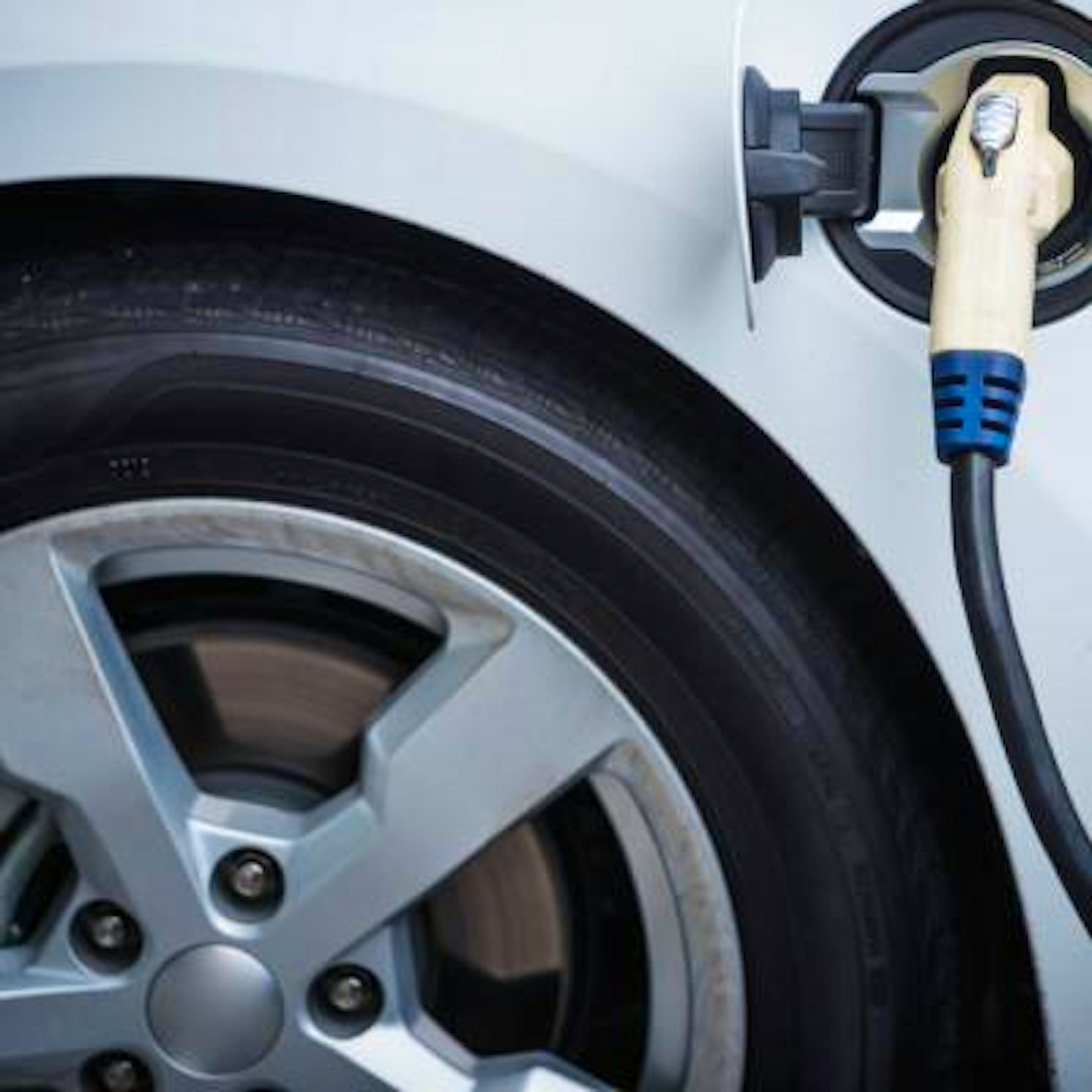 Pneu voiture électrique : quel prix et quelles différences ?