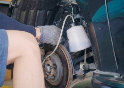 Purge embrayage hydraulique : comment faire et à quel prix ?