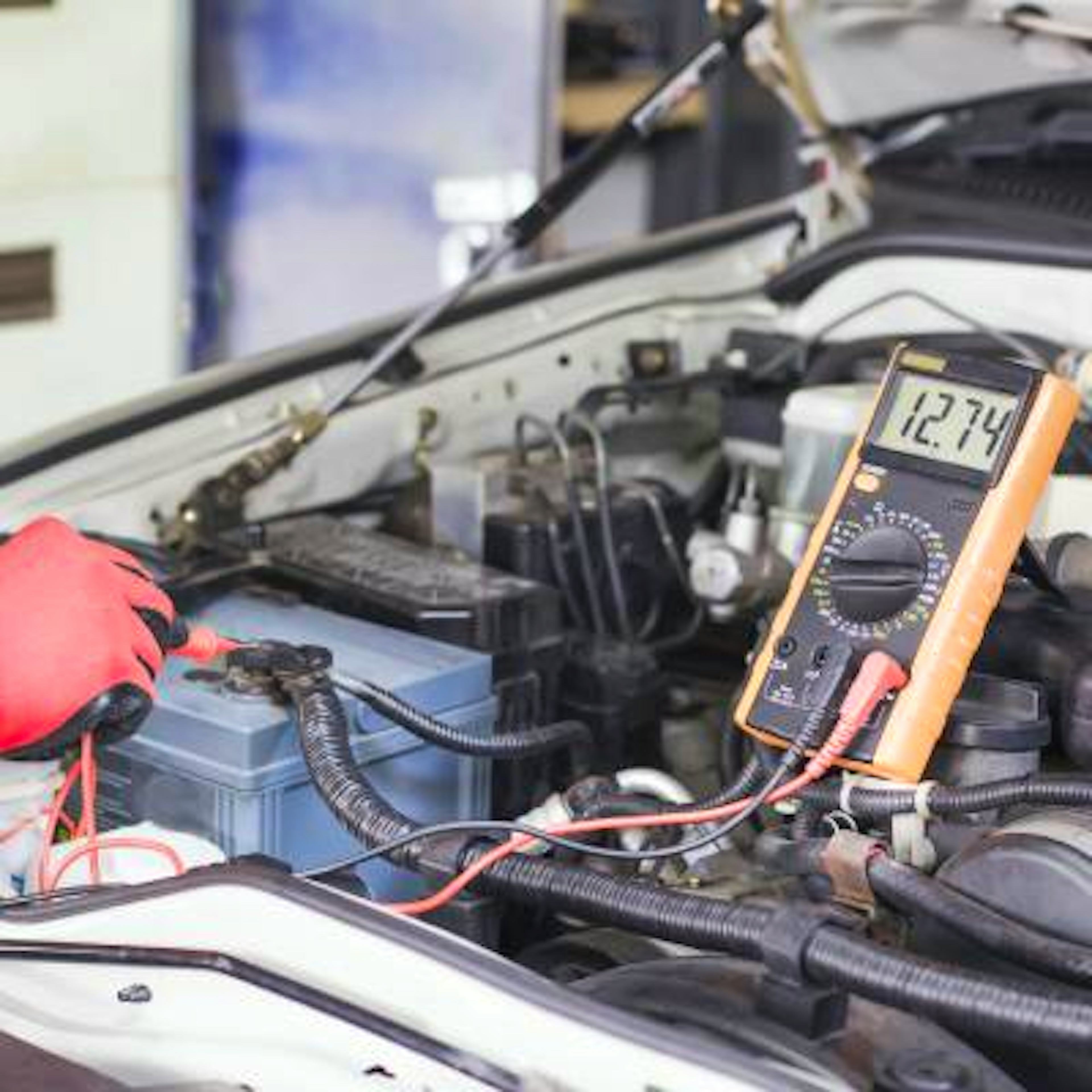 Quelle est la bonne tension d'une batterie de voiture ?