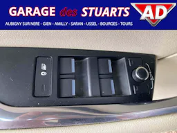 Jaguar XE  D180 - BVA  BERLINE S + ATTELAGE occasion - Photo 17