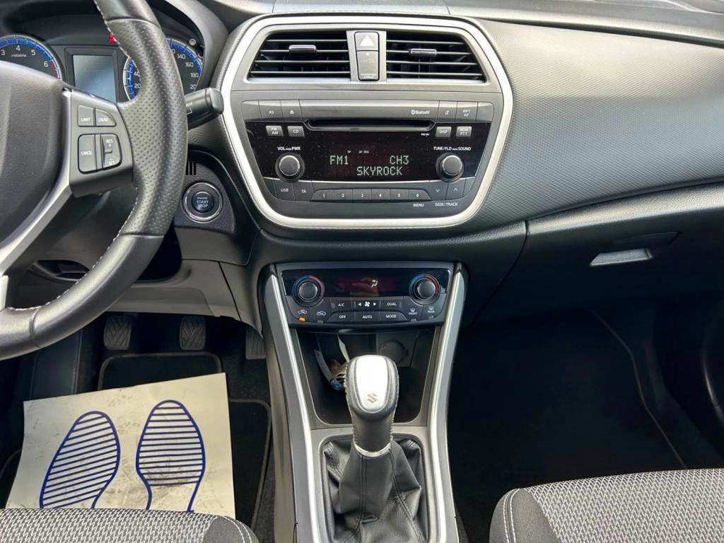 Suzuki SX4 S-cross  S-Cross 1.6i VVT  Avantage PHASE 1 occasion - Photo 11