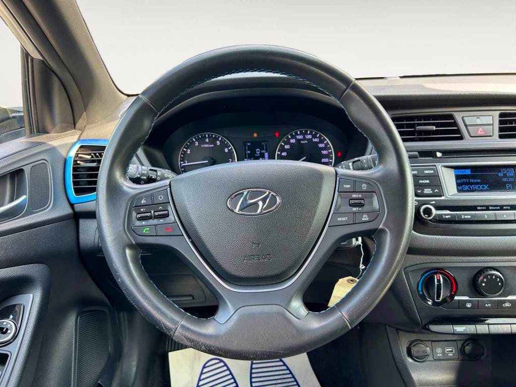Hyundai i20  1.2i - 84 II UEFA Euro 2016 PHASE 1 occasion - Photo 12