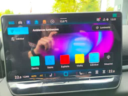 Volkswagen T-Roc R-LINE 1.5 ETSI HYBRID 150 - S&S - BV DSG 7 occasion - Photo 4