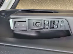 Volkswagen T-Roc  R-LINE 1.5 ETSI HYBRID 150 - S&S - BV DSG 7 occasion - Photo 9