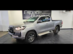 Toyota Hilux 2.4 D-4D 150ch X-Tra Cabine Légende 4WD RC23 occasion - Photo 1