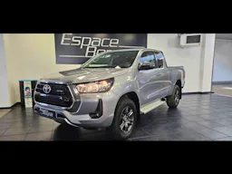 Toyota Hilux 2.4 D-4D 150ch X-Tra Cabine Légende 4WD RC23 occasion - Photo 2