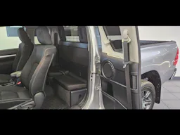 Toyota Hilux 2.4 D-4D 150ch X-Tra Cabine Légende 4WD RC23 occasion - Photo 11