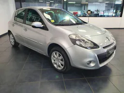 Renault Clio  1.5 dCi 75ch Expression Clim eco² 5p // Kit Distribution fait occasion - Photo 4