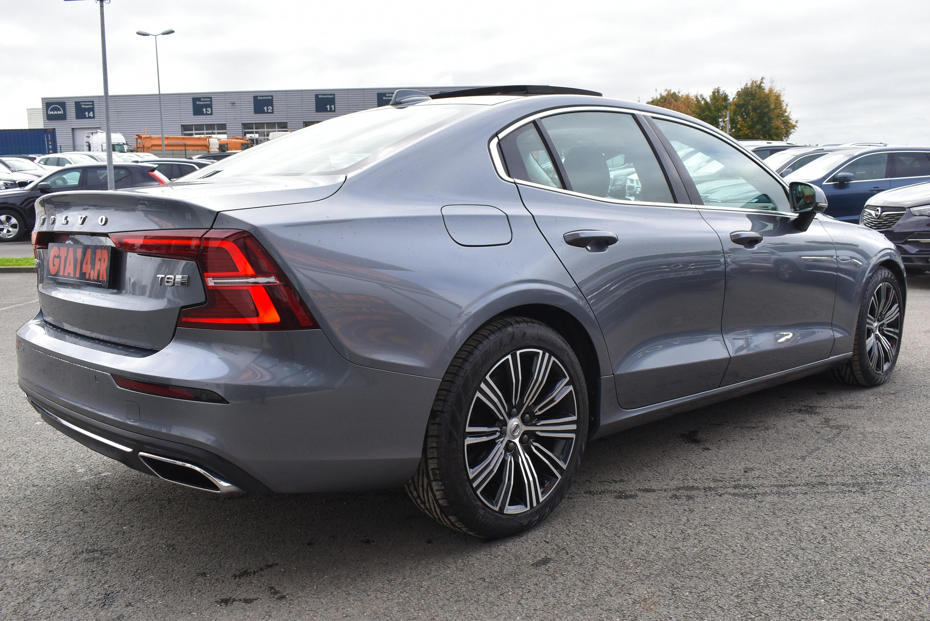 Volvo S60  T8 TWIN ENGINE 303 + 87CH INSCRIPTION FIRST EDITION GEARTRONIC 8 occasion - Photo 2
