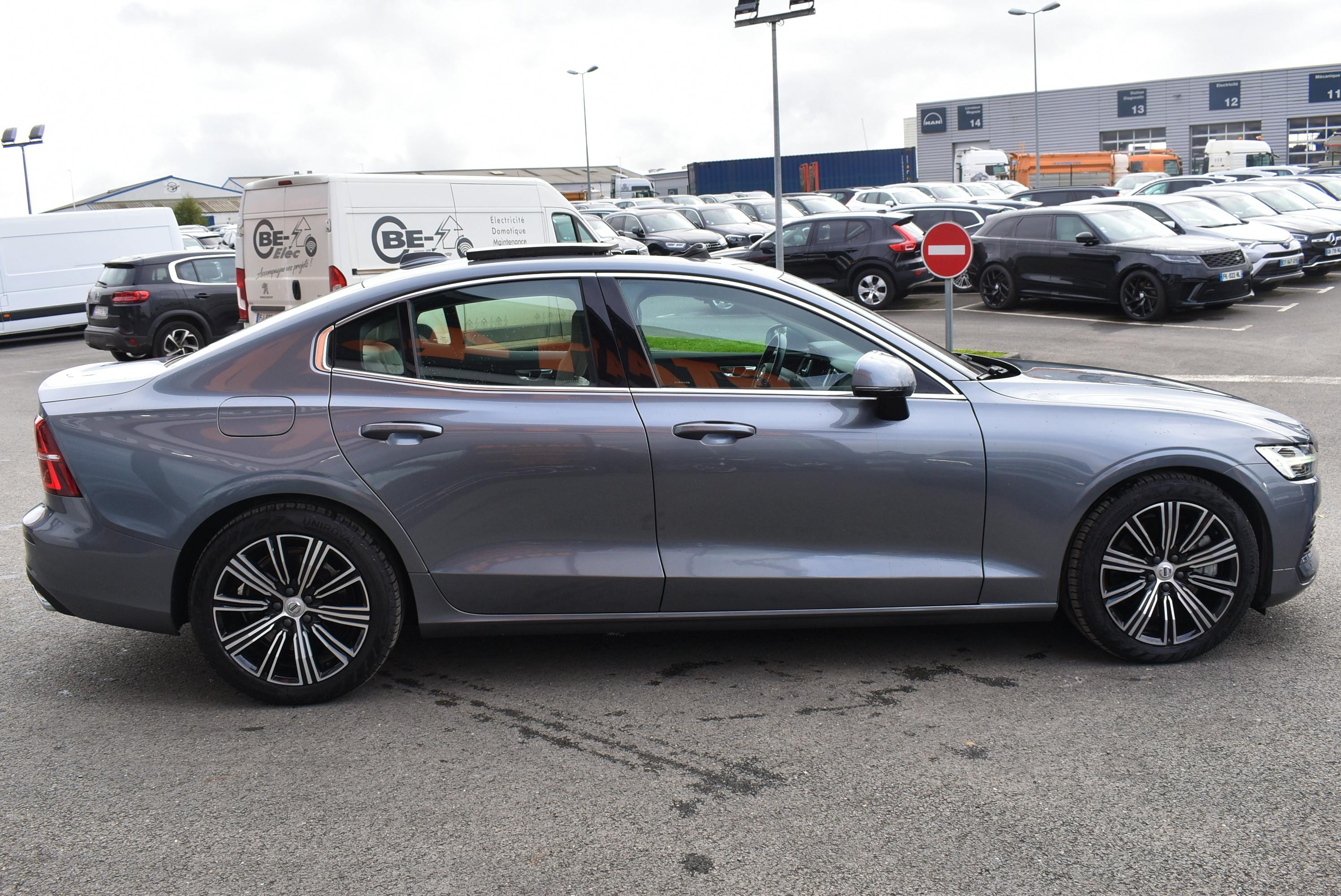 Volvo S60  T8 TWIN ENGINE 303 + 87CH INSCRIPTION FIRST EDITION GEARTRONIC 8 occasion - Photo 4