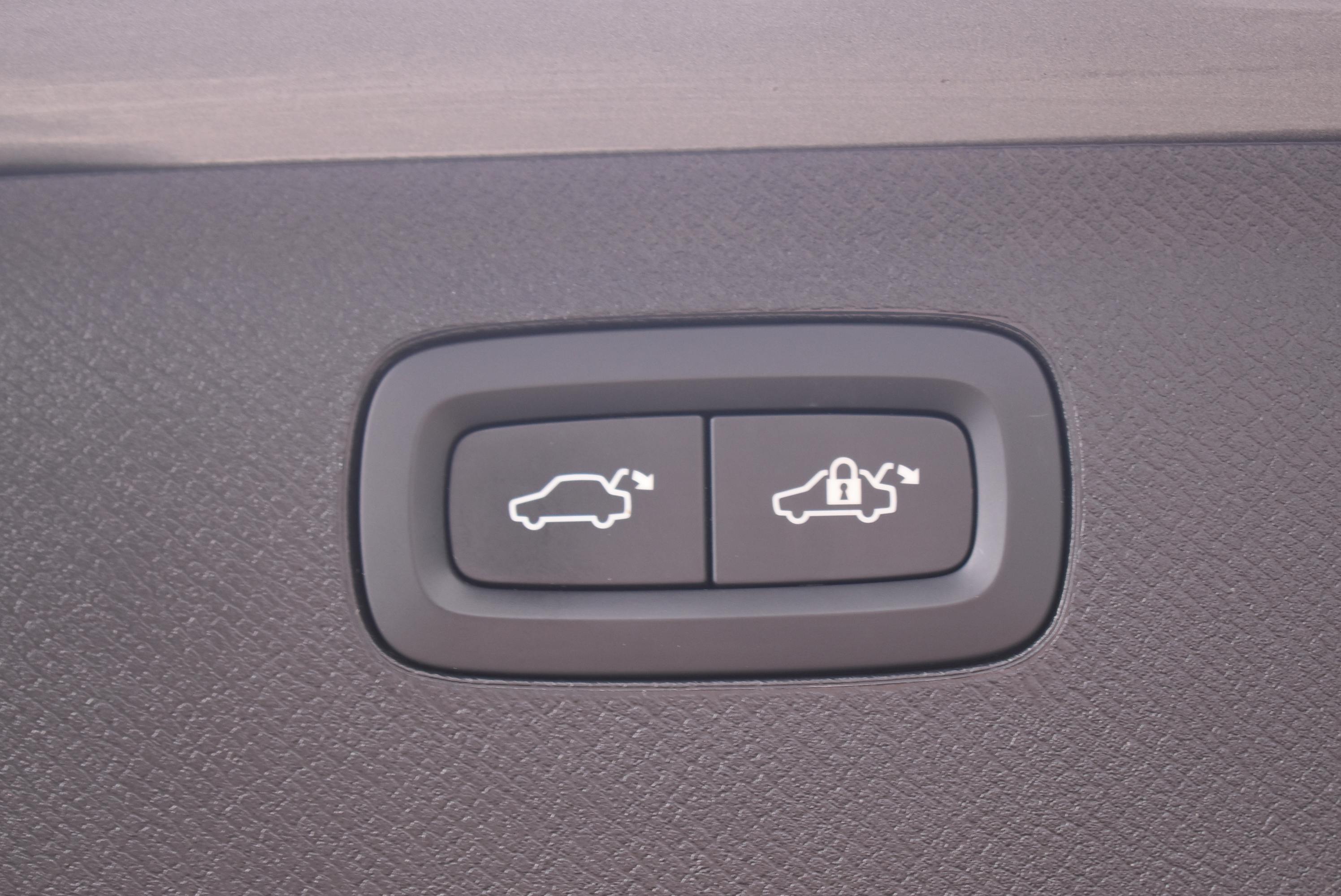 Volvo XC90  T8 AWD 303 + 87CH MOMENTUM GEARTRONIC occasion - Photo 10