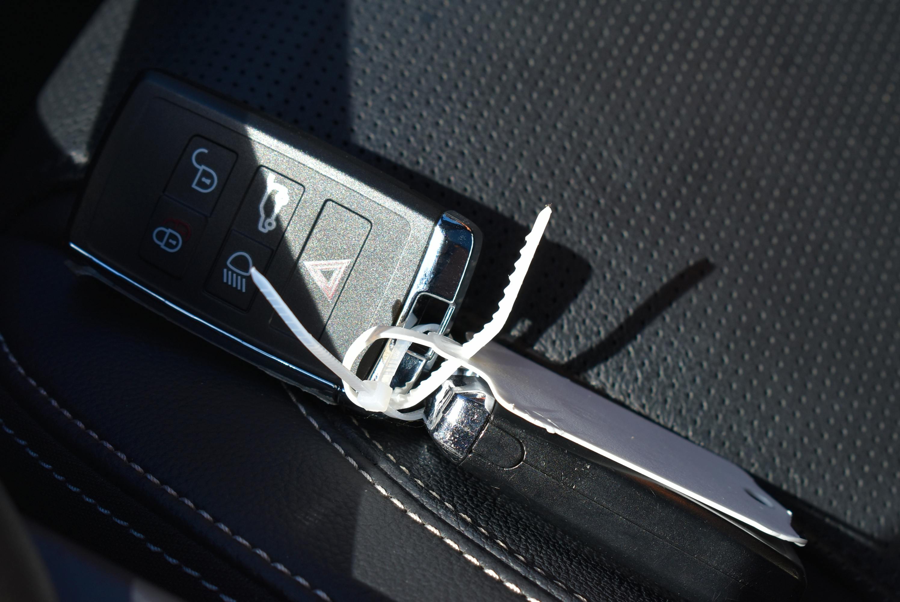 Jaguar E-Pace  P300E PHEV R-DYNAMIC SE BVA AWD occasion - Photo 29