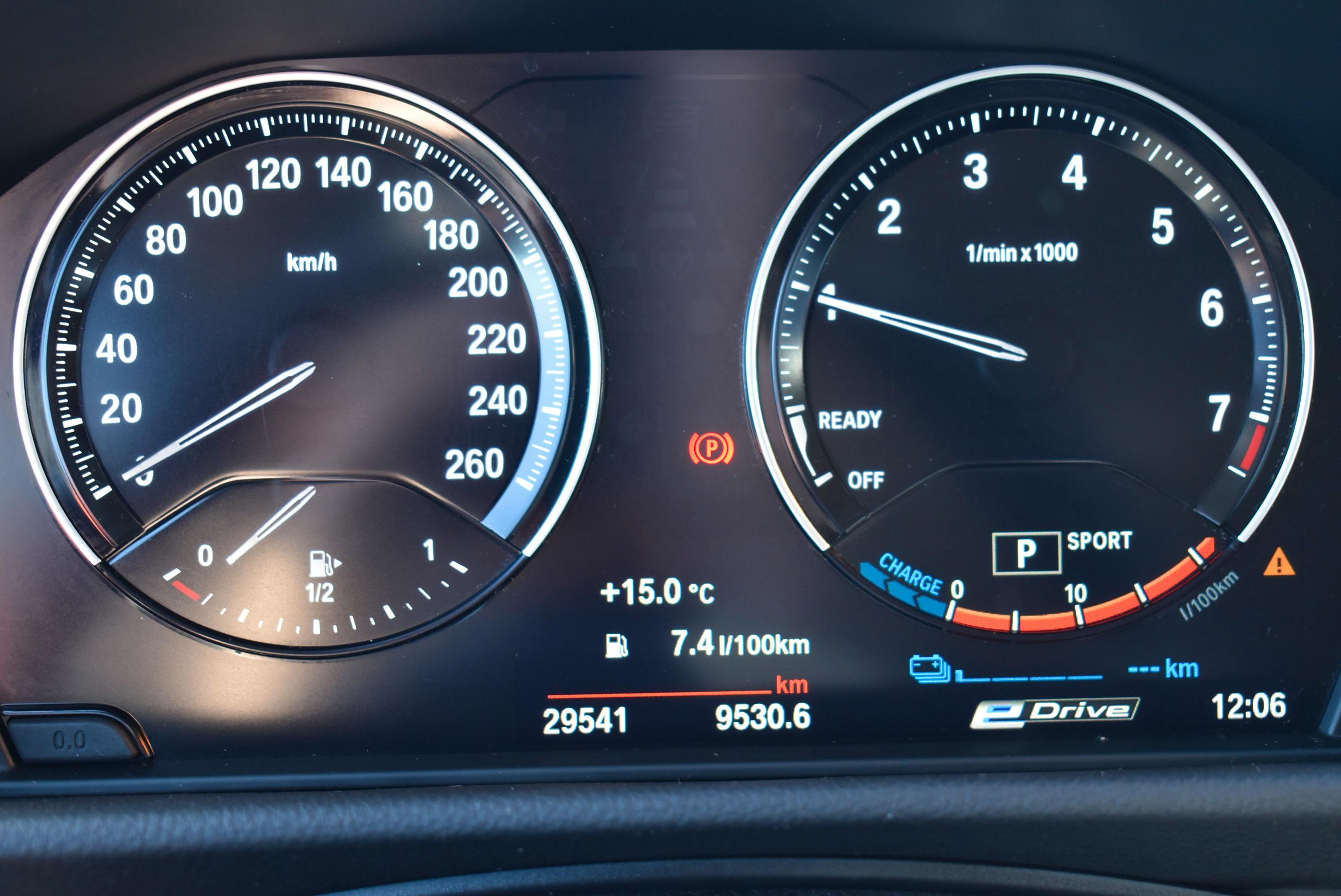 BMW Série 2 F45 Active Tourer  225XEA 224CH BUSINESS DESIGN 7CV occasion - Photo 8