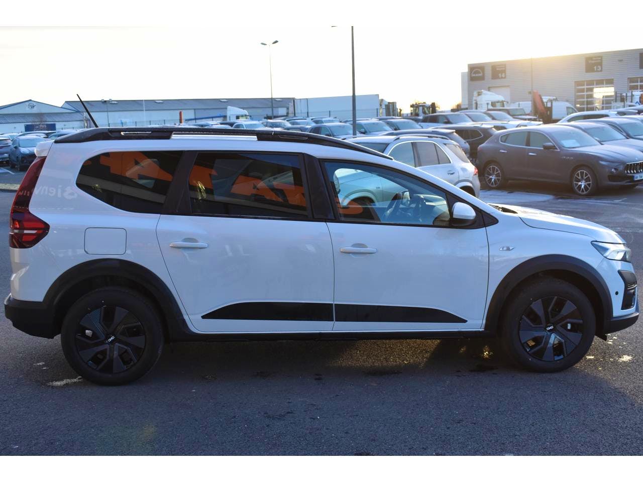 Dacia Jogger  TCe 110 7 places Expression +CAMERA + CARPLAY occasion - Photo 4