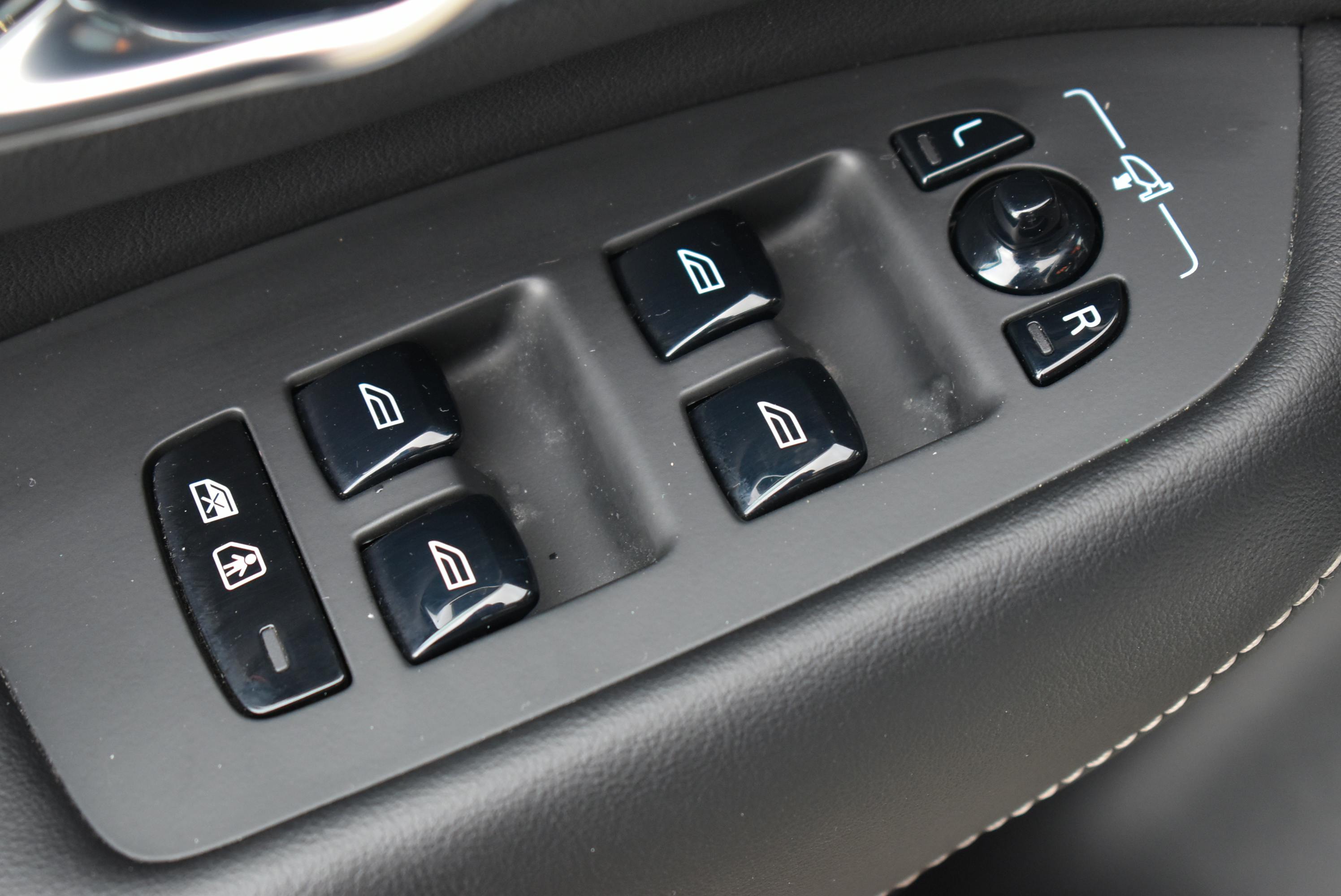 Volvo XC90  T8 AWD 303 + 87CH R-DESIGN GEARTRONIC occasion - Photo 21
