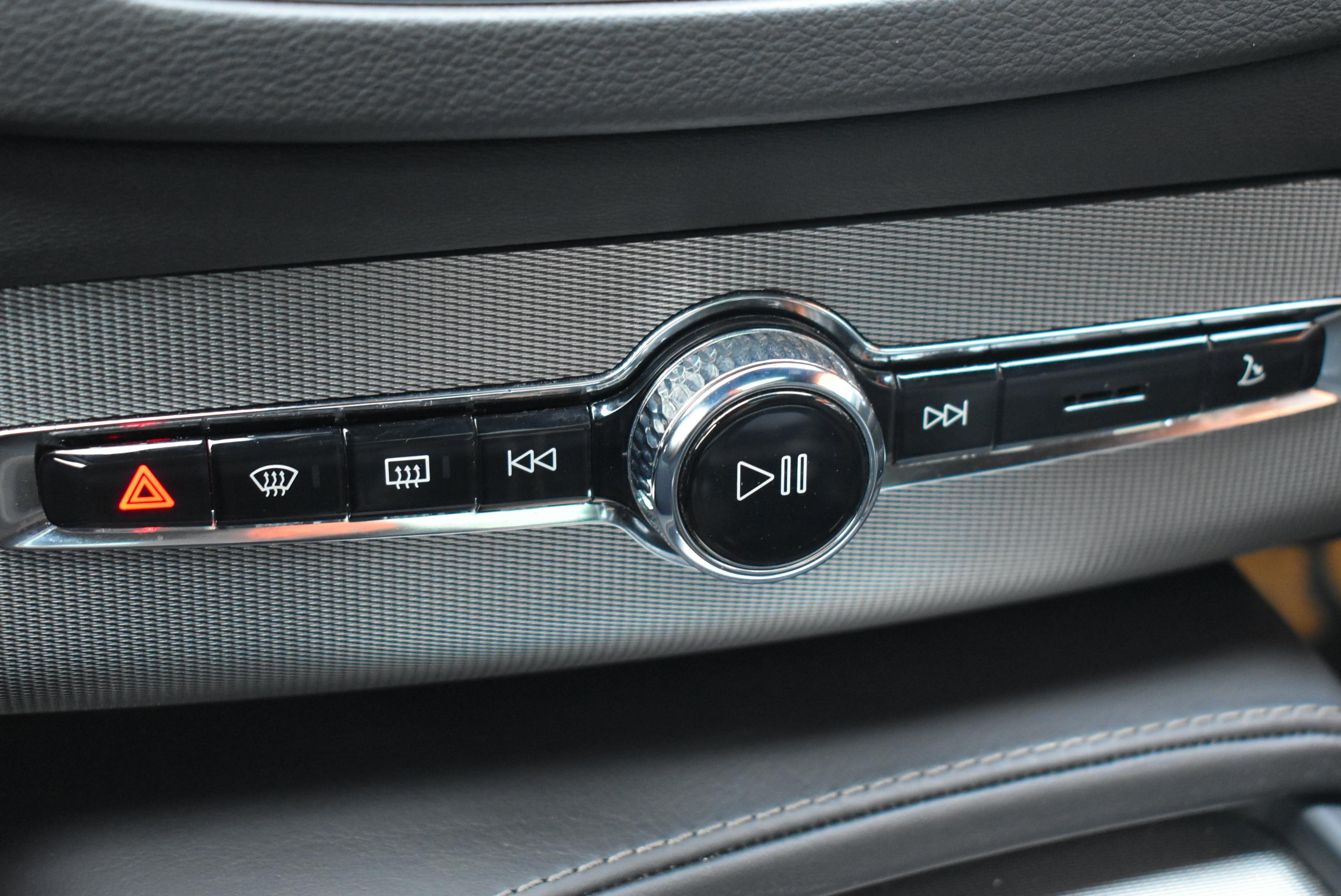 Volvo XC90  T8 AWD 303 + 87CH R-DESIGN GEARTRONIC occasion - Photo 35