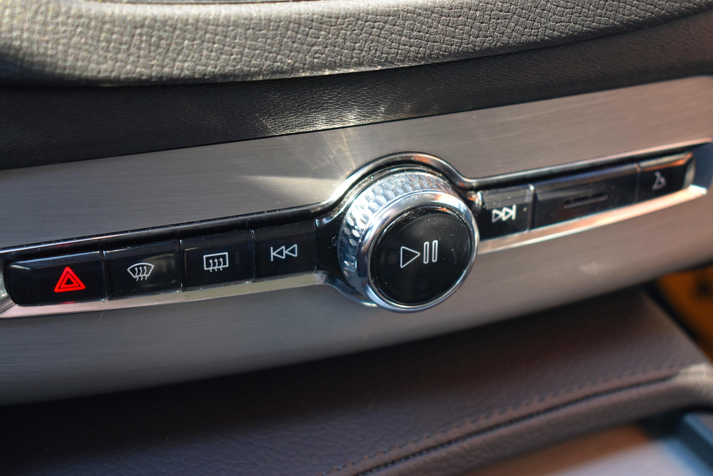 Volvo XC90  T8 AWD 303 + 87CH MOMENTUM GEARTRONIC occasion - Photo 32