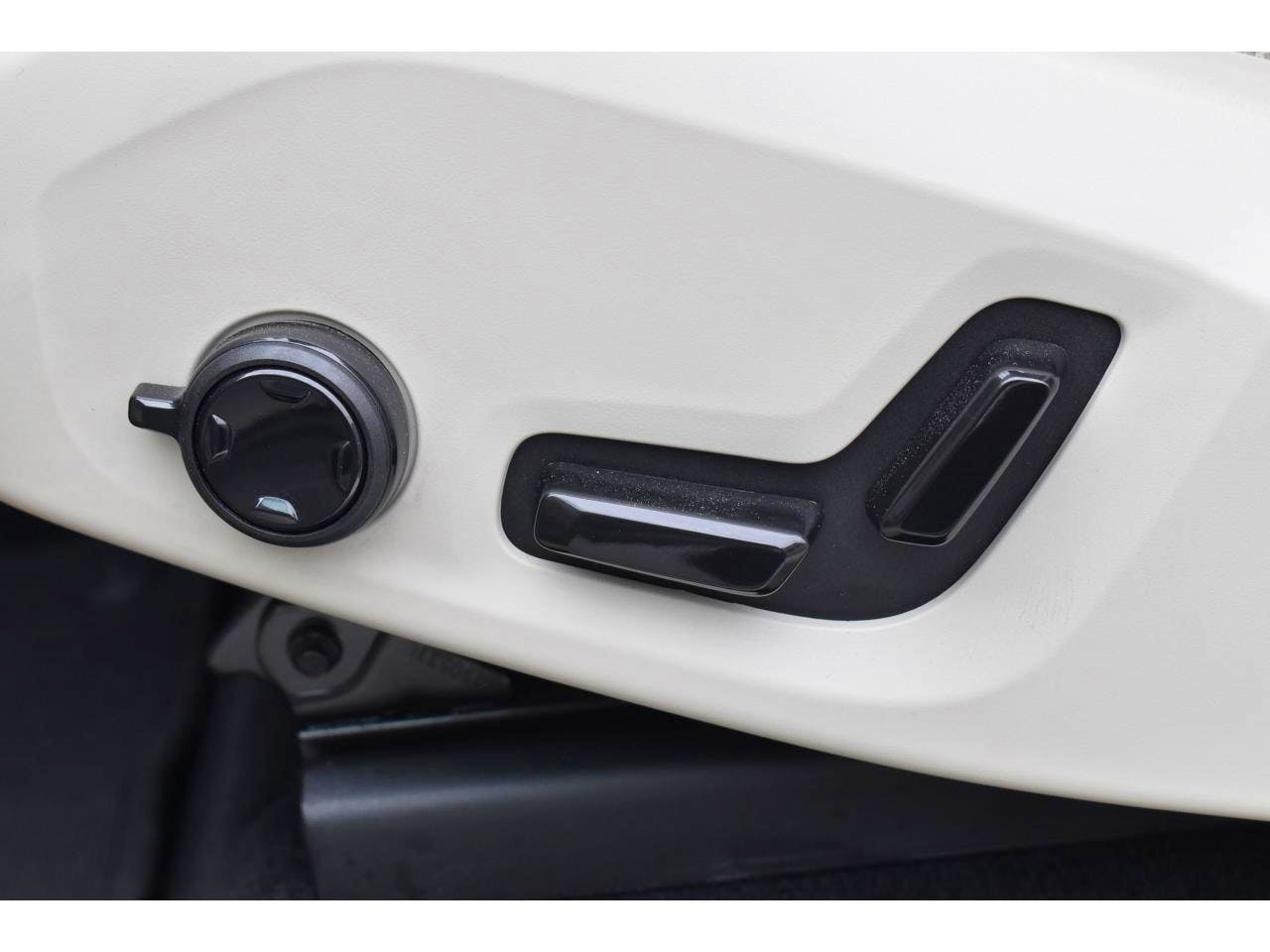 Volvo XC60  T8 Twin Engine 303 ch + 87 ch Geartronic 8 Inscription Luxe occasion - Photo 11