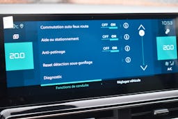 Citroën C5 Aircross  1.6 HYBRIDE RECHARGEABLE 180CH FEEL PACK E-EAT8 occasion - Photo 32