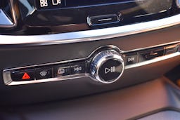 Volvo V60  B3 163CH R-DESIGN DCT 7 occasion - Photo 28