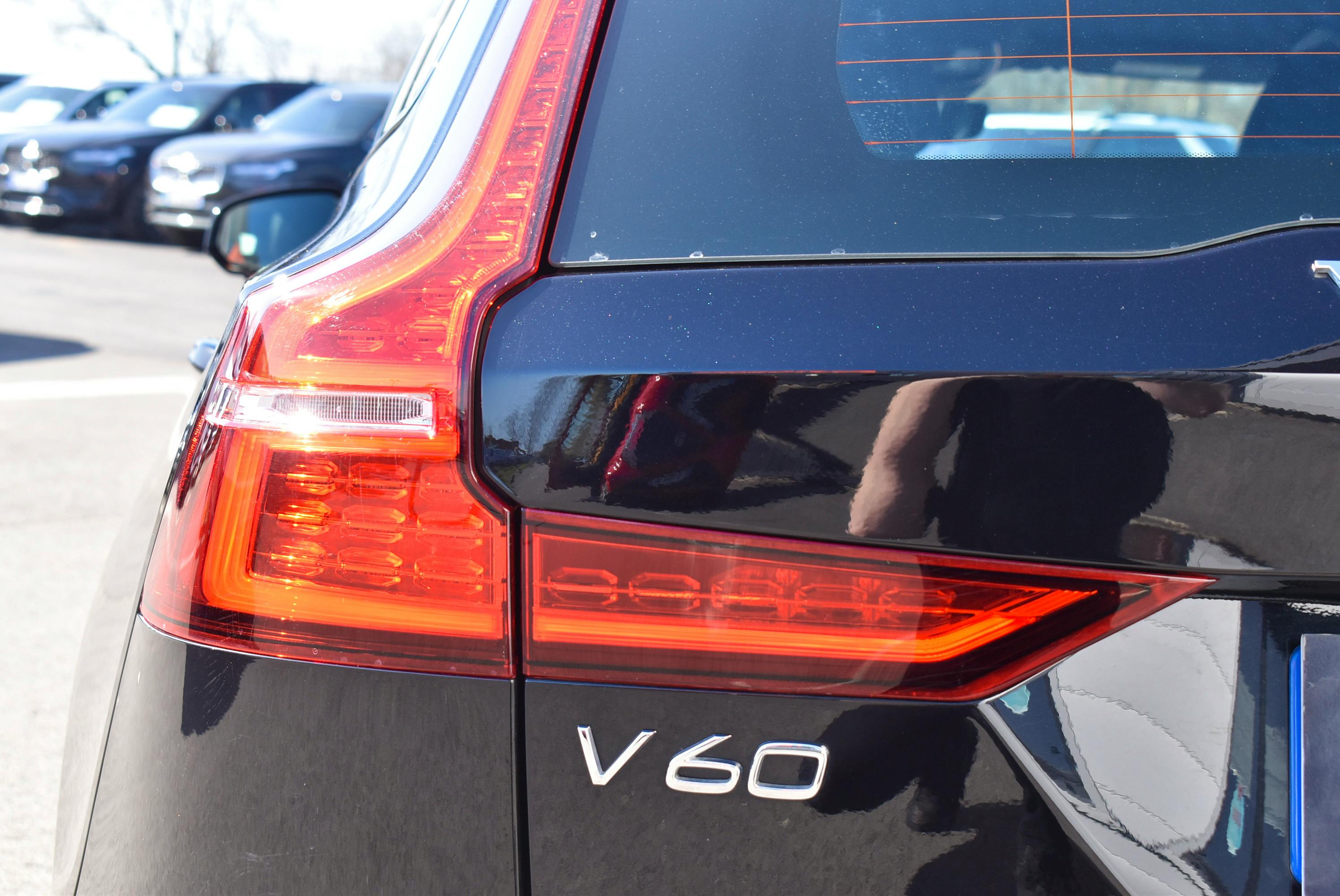 Volvo V60  B3 163CH R-DESIGN DCT 7 occasion - Photo 37