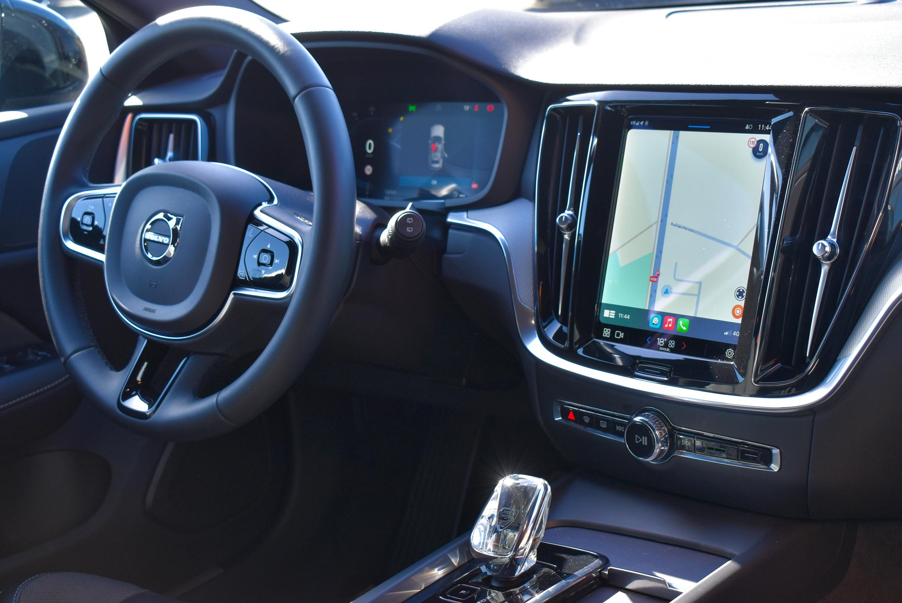 Volvo V60  B3 163CH R-DESIGN DCT 7 occasion - Photo 6