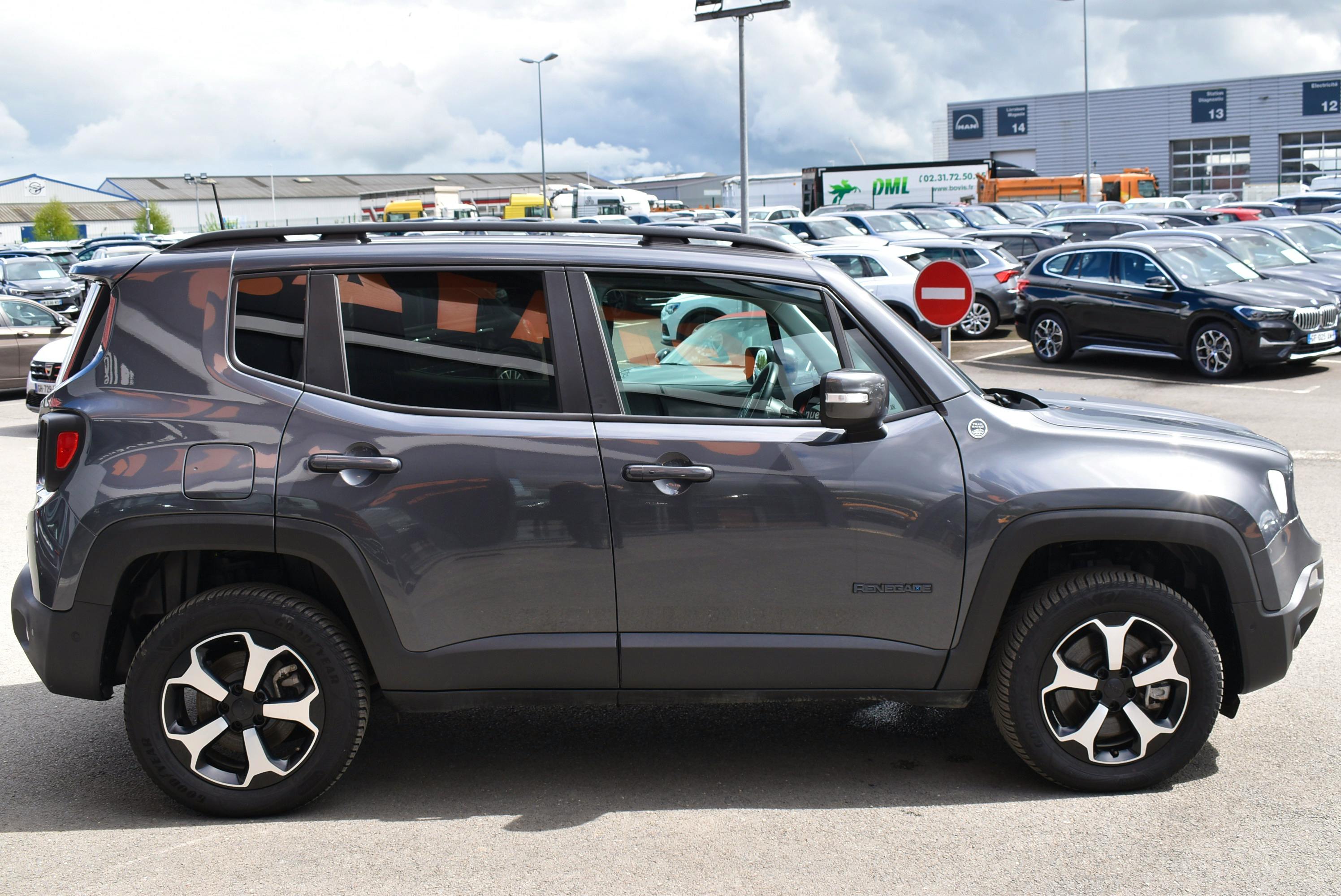 Jeep Renegade  1.3 TURBO T4 240CH 4XE TRAILHAWK AT6 occasion - Photo 4