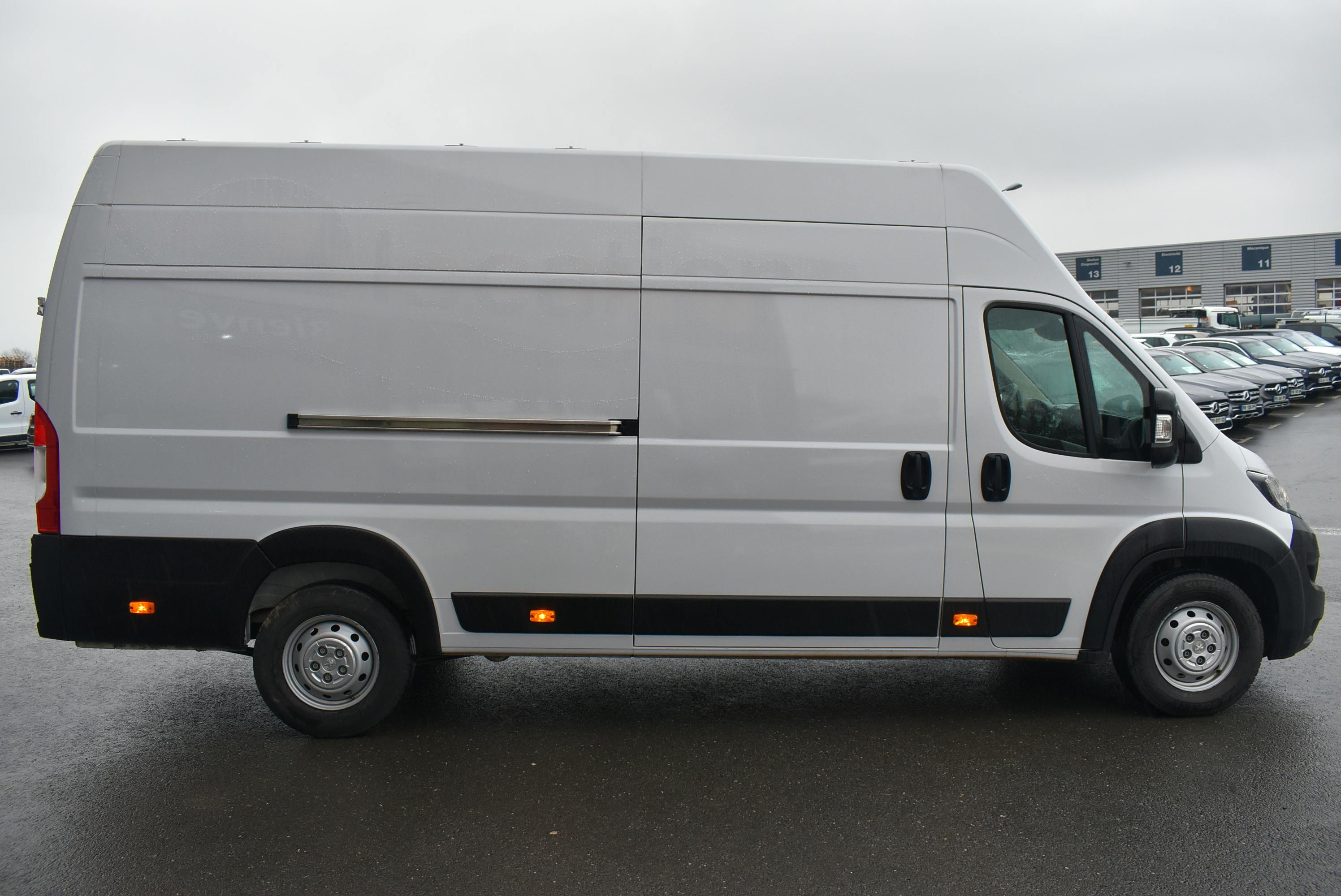 Peugeot Boxer  435 L4H3 2.2 BLUEHDI S&S 140CH ASPHALT occasion - Photo 4