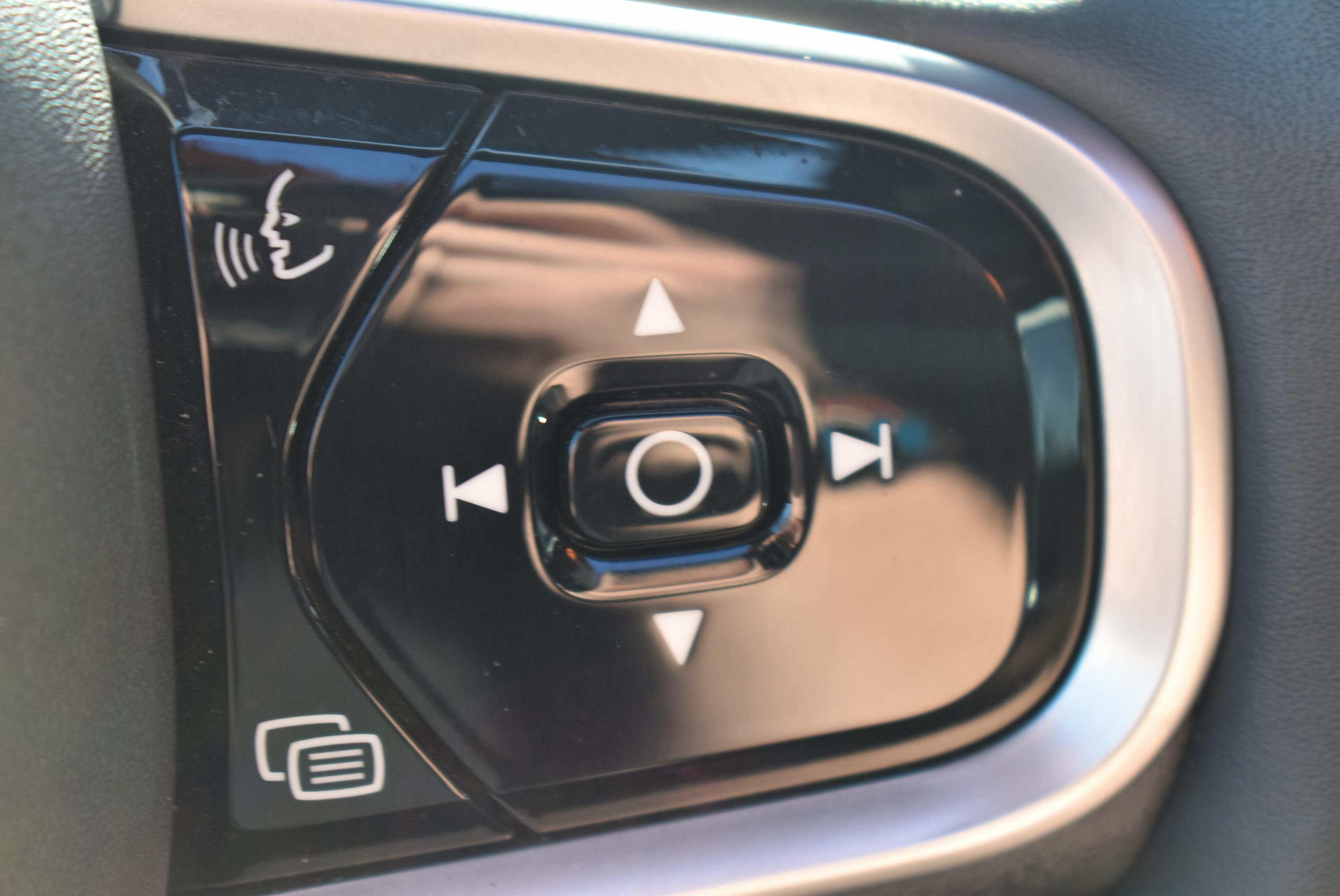Volvo XC90  T8 AWD 303 + 87CH R-DESIGN GEARTRONIC occasion - Photo 24
