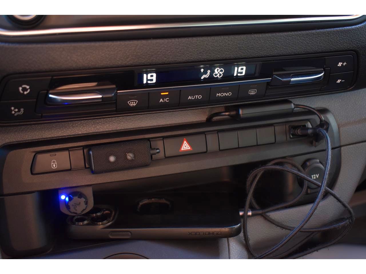 Peugeot Expert  STANDARD 2.0 BLUEHDI 180CH S&S CABINE APPROFONDIE FIXE PREMIUM EAT8 occasion - Photo 13