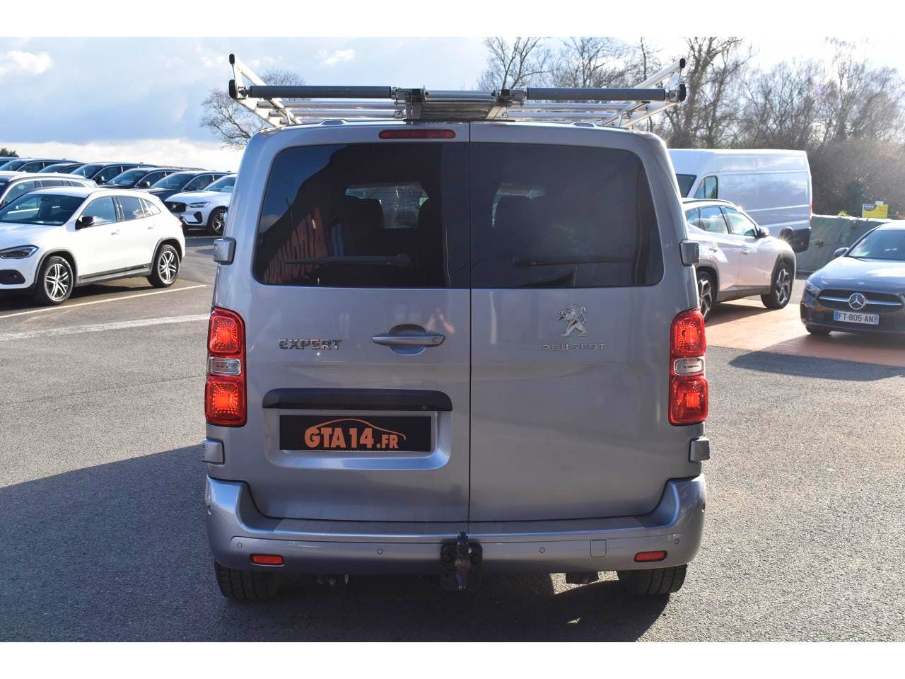 Peugeot Expert  STANDARD 2.0 BLUEHDI 180CH S&S CABINE APPROFONDIE FIXE PREMIUM EAT8 occasion - Photo 18