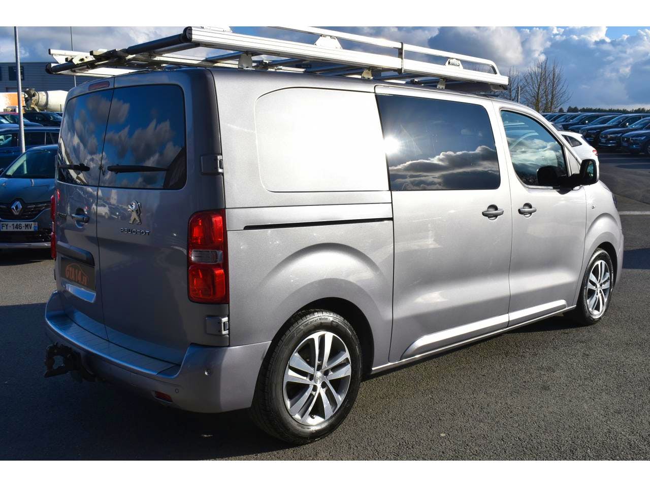 Peugeot Expert  STANDARD 2.0 BLUEHDI 180CH S&S CABINE APPROFONDIE FIXE PREMIUM EAT8 occasion - Photo 2