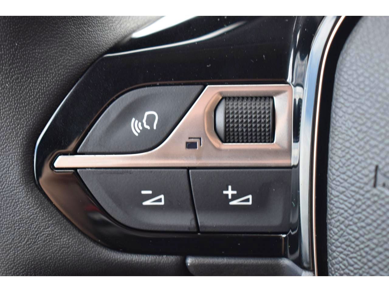 Peugeot 208  Hybrid 100 e-DCS6 Allure occasion - Photo 21