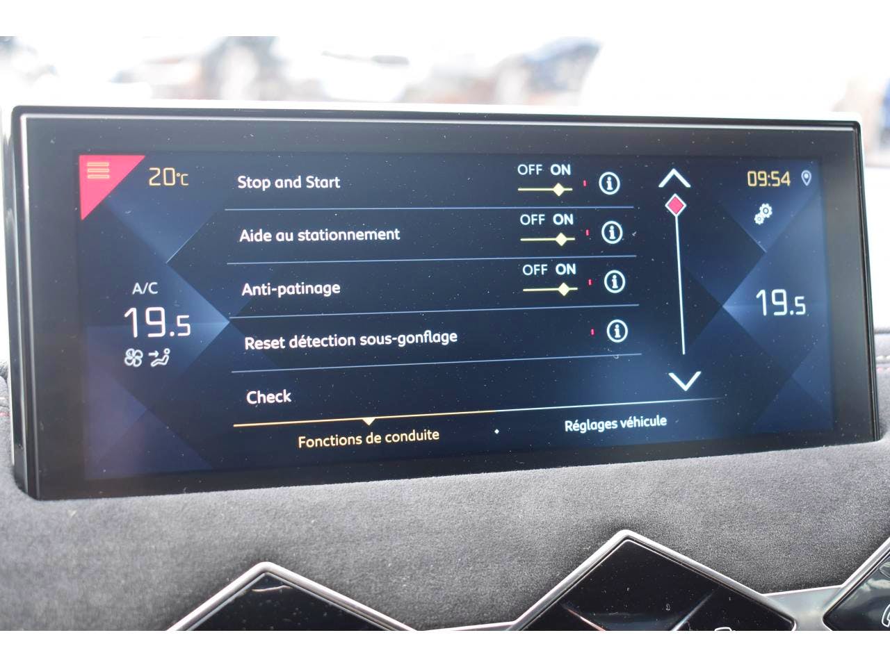 DS DS 3 CROSSBACK  PureTech 130 EAT8 Performance Line occasion - Photo 31