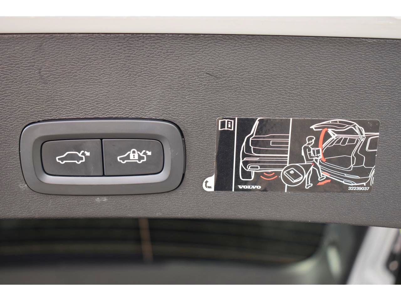 Volvo XC40  RECHARGE TWIN AWD 408CH PLUS EDT occasion - Photo 10