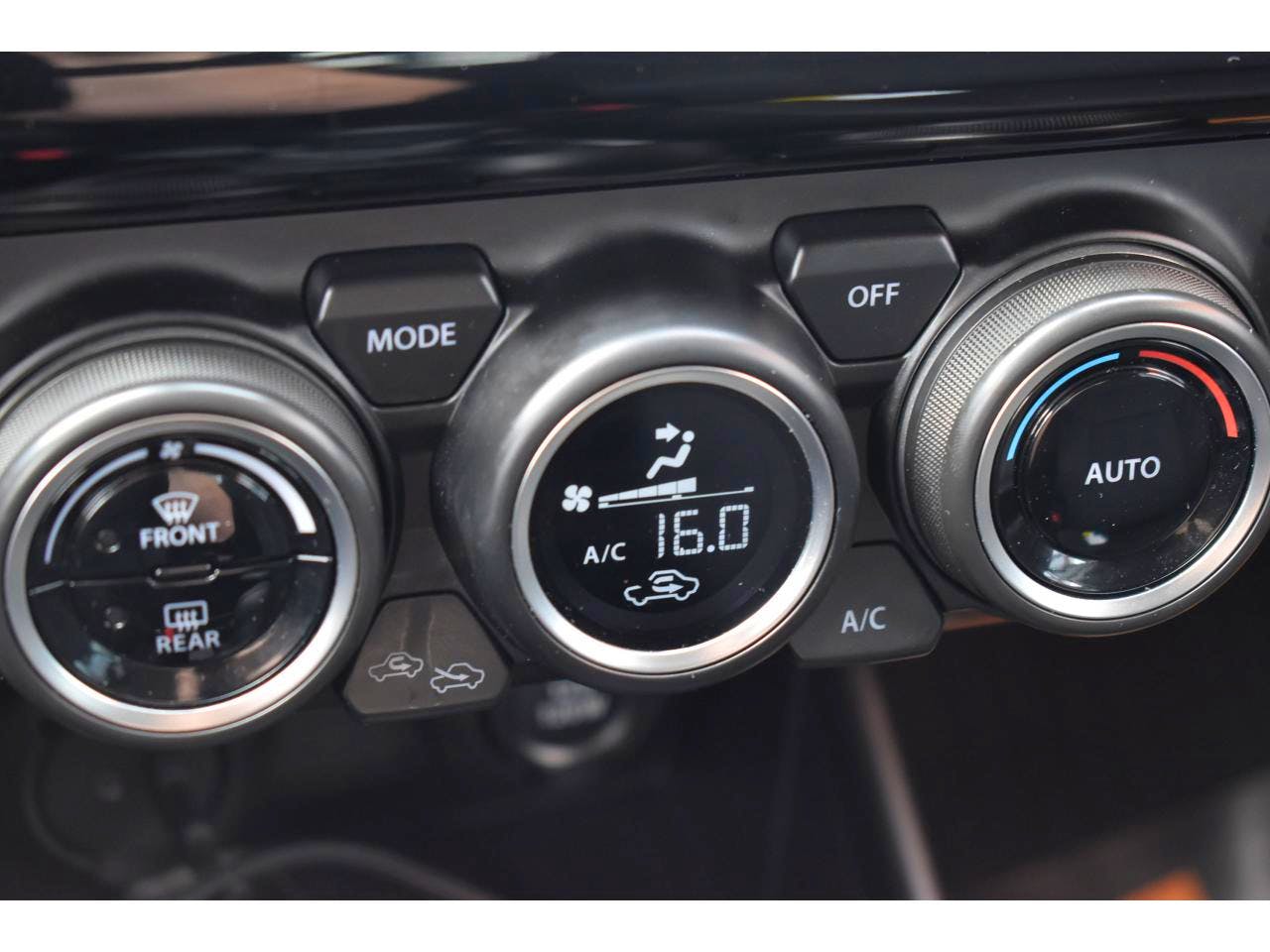 Suzuki Swift  1.2 DUALJET HYBRID 83CH PACK occasion - Photo 13