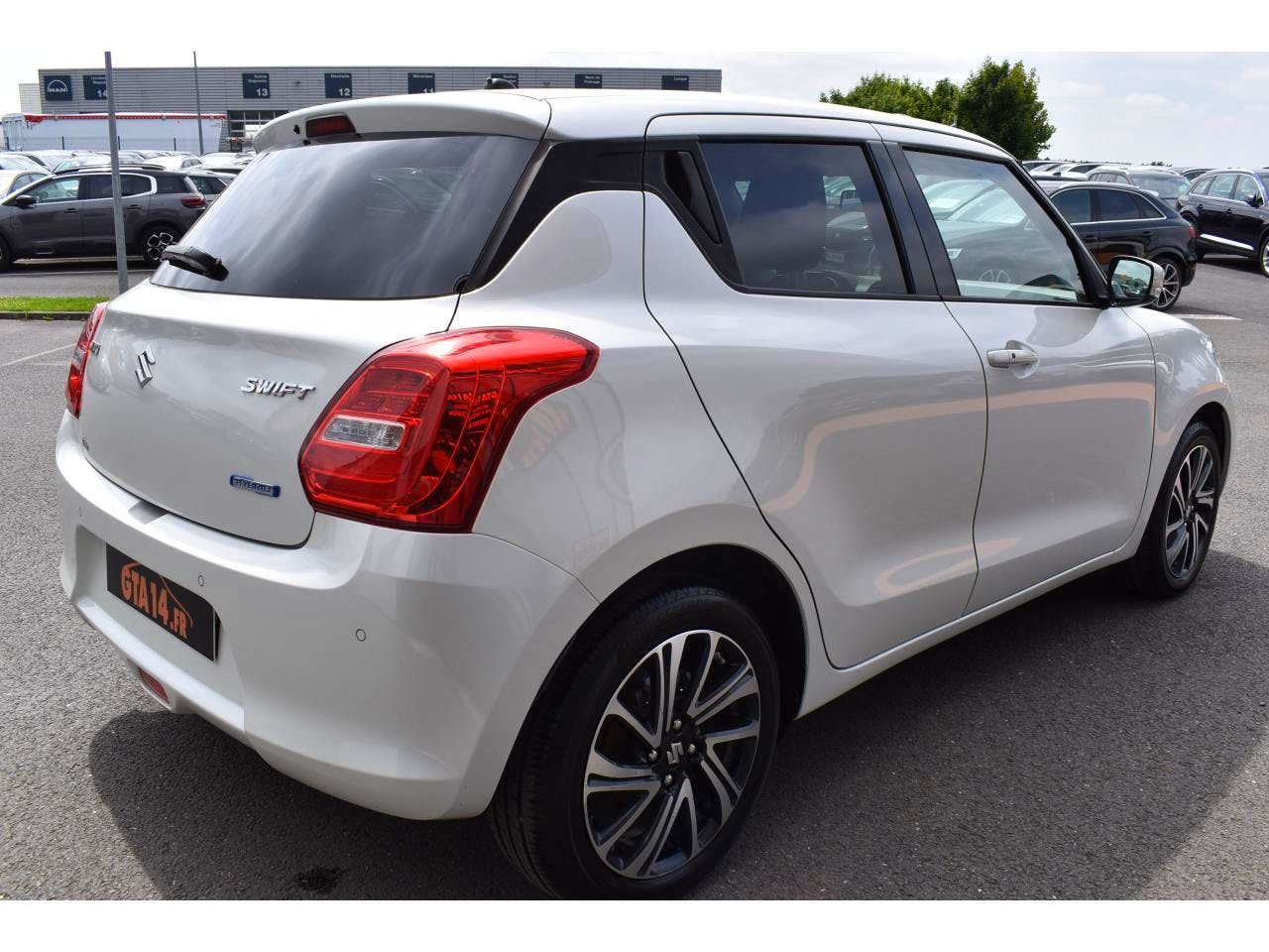Suzuki Swift  1.2 DUALJET HYBRID 83CH PACK occasion - Photo 2