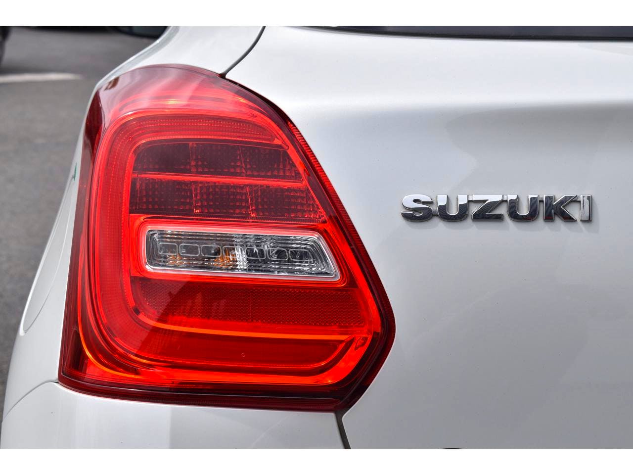 Suzuki Swift  1.2 DUALJET HYBRID 83CH PACK occasion - Photo 37