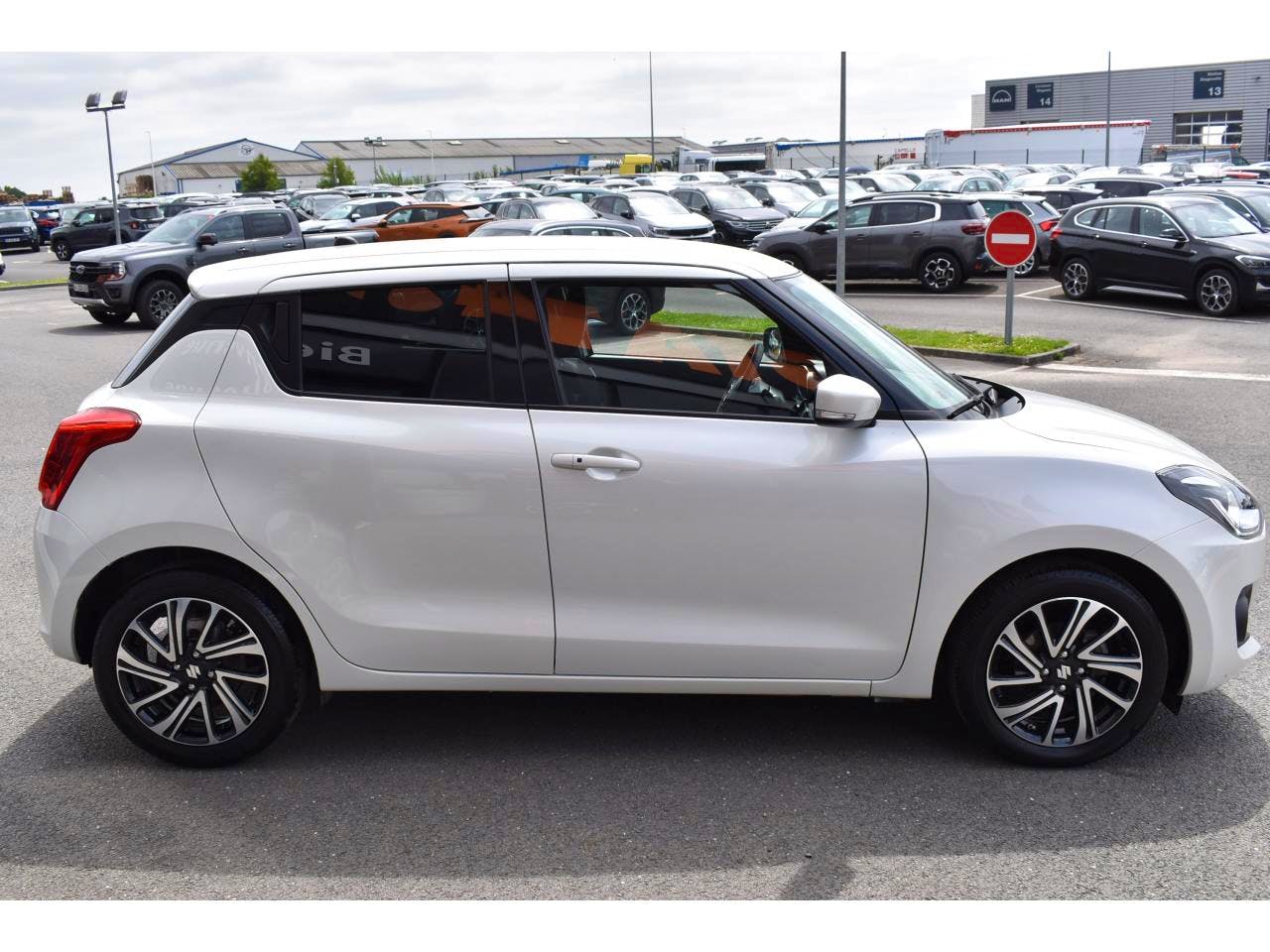 Suzuki Swift  1.2 DUALJET HYBRID 83CH PACK occasion - Photo 4