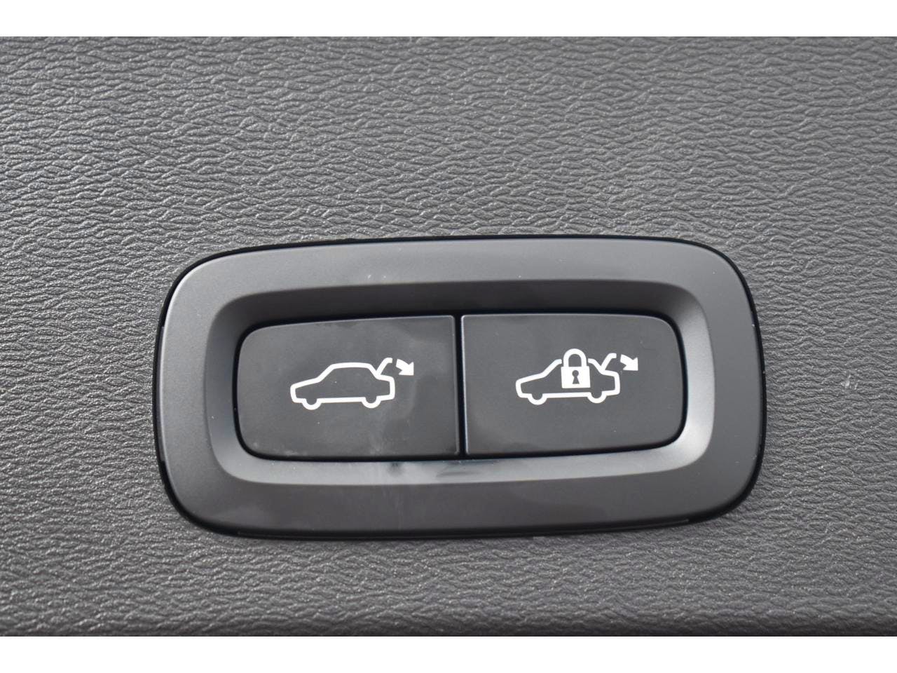 Volvo XC40  T4 Recharge 129+82 ch DCT7 INSCRIPTION BUSINESS occasion - Photo 10
